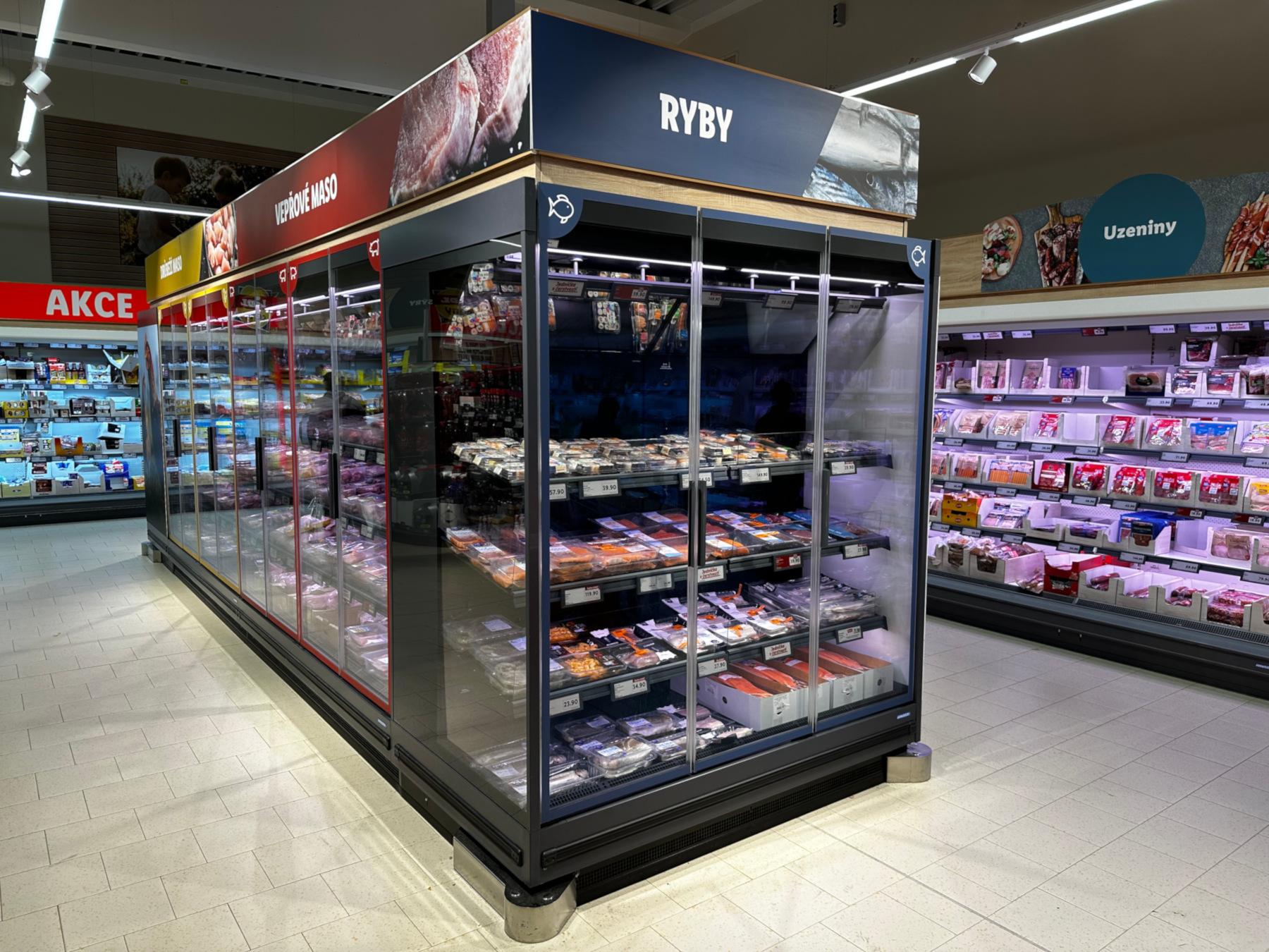 Hauser versorgt Lebensmittelfilialen mit der individuellen Ausstattung für die Kühl- und Tiefkühlpräsentation